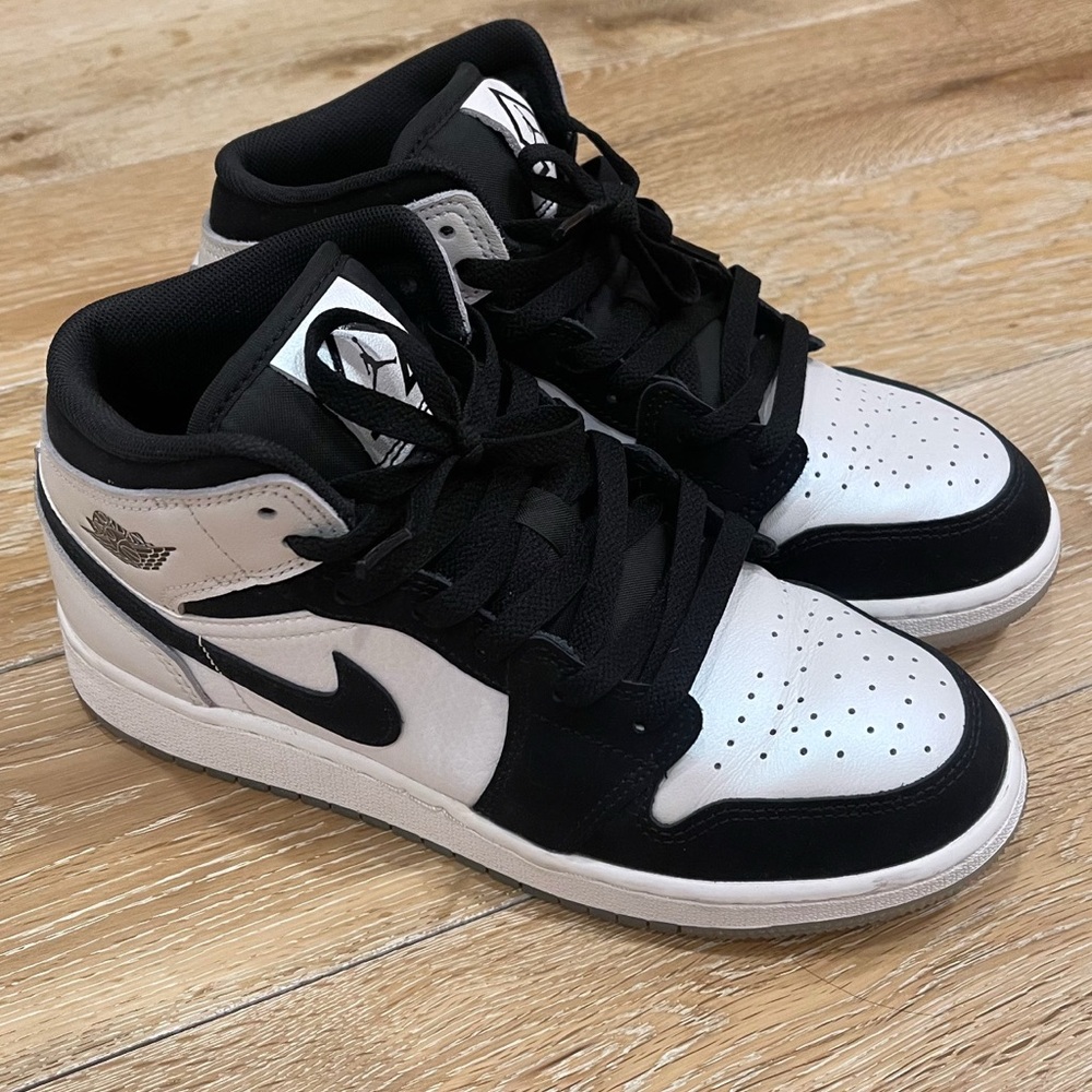 Air Jordan 1 MID SE